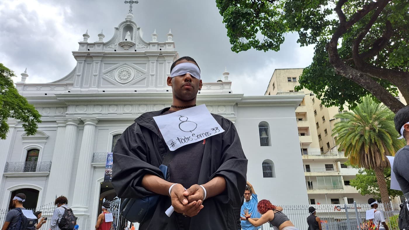 Activistas realizaron performance en Caracas para exigir justicia en el caso de los 33 detenidos en Carabobo